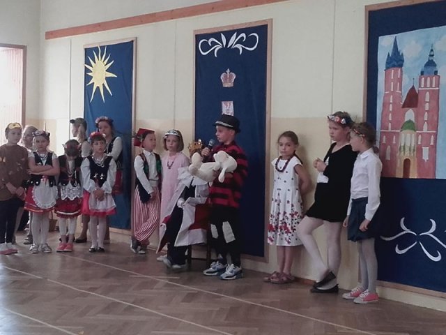 Przedstawienie "Legenda o Smoku Wawelskim" w SP2